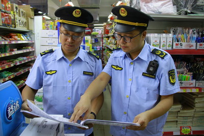 地區(qū)市場監(jiān)督管理局新式制服正式亮相，代理代辦服務同步升級